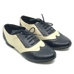 CALL IT SRING CREAM & BLACK VEGAN LACE UP LOAFER